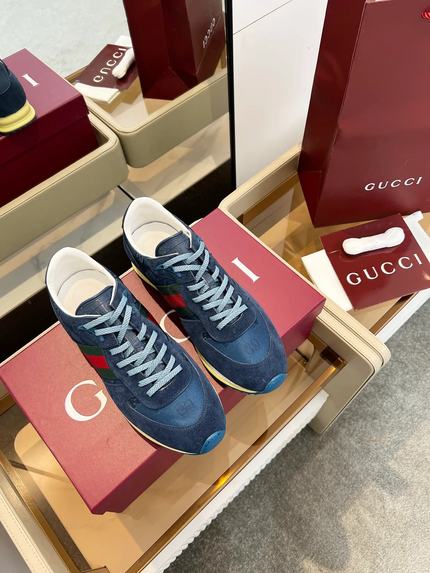 👟👟Ex-factory price 620👟👟 The design of Gucci's new casual shoes is simply amazing. The classic double G logo is matched with retro red and green webbing. It is fashionable and high-end. It is completely the top element in the fashion circle. It is highly recognizable when worn and keeps turning heads. 💯 The upper is soft and breathable, and the upper foot is comfortable! The soles are made of special cushioning material, so your feet won’t get tired no matter how much you walk. They are perfect for daily commuting, shopping, and traveling. Code number 40-45